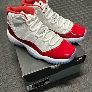 Air Jordan 11 Retro GS 'Cherry' size 6.5